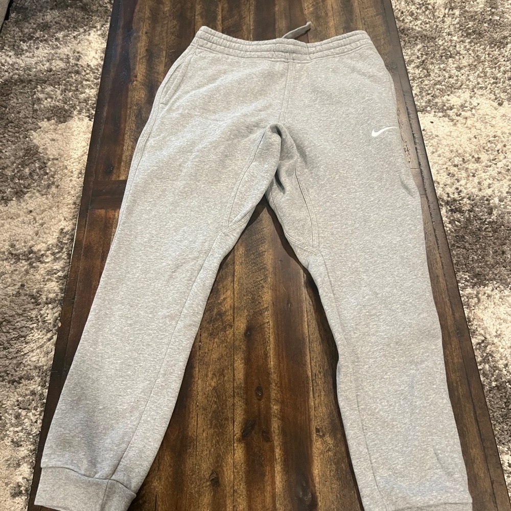 Men’s medium sweats